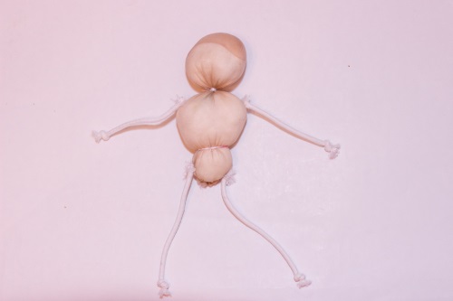 دمية الدمية من المواد المرتجلة