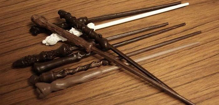 عصا سحرية من هاري بوتر أيدي الخاصة