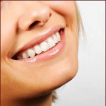 تبييض الأسنان مع العلاجات المنزلية تبييض الأسنان مع العلاجات المنزلية