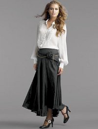 مع ما لارتداء تنورة طويلة مع ما لارتداء تنورة طويلة