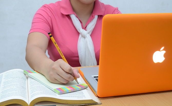 كيف تبدو واثقة في العمل