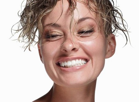 كيفية معرفة أفكار الرجل من شفتيه