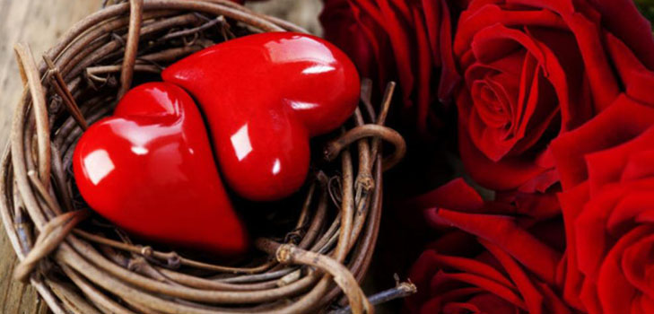 كيفية مفاجأة أحد أفراد أسرته يوم 14 فبراير