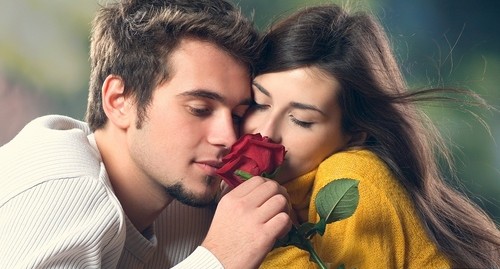 كيفية مفاجأة أحد أفراد أسرته يوم 14 فبراير