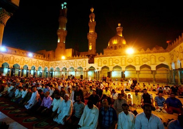 عند الاحتفال رمضان في عام 2016