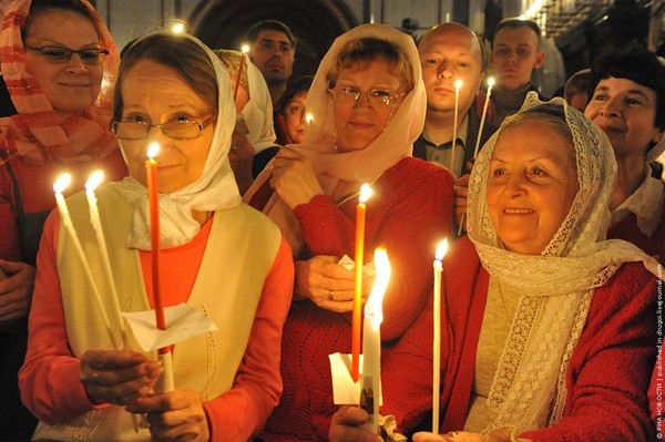 عيد الفصح - كيف هي الخدمة في الكنيسة، وترتيب السلوك أثناء الخدمة