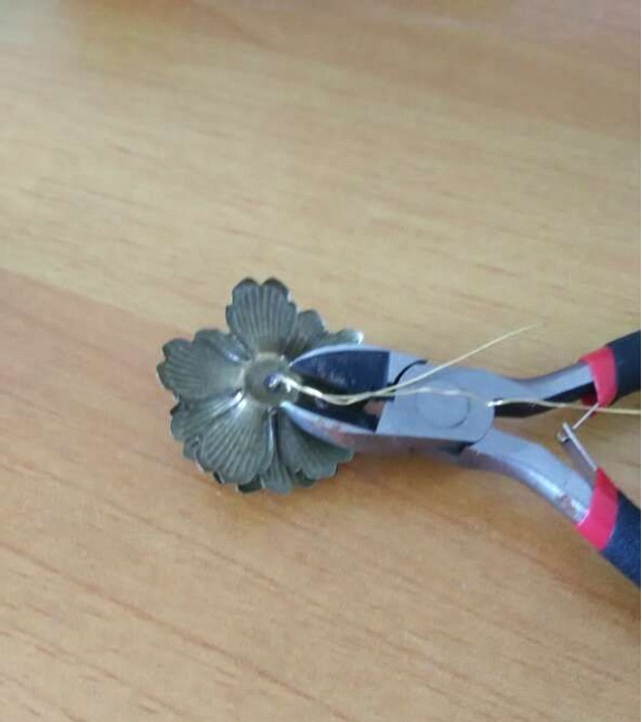 جلب لدينا دبوس إلى الكمال قطع الأسلاك الزائدة