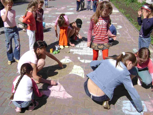 أفكار لسيناريو يوم الطفل، فضلا عن خطة الطبقة لعطلة يوم 1 يونيو
