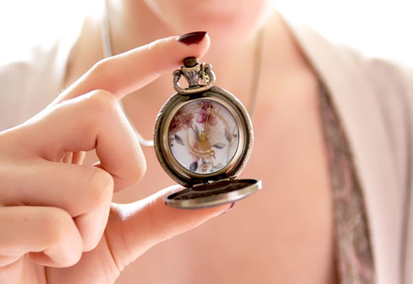 توب-3 أسوأ الهدايا: لماذا لا تعطي ساعة، والصور ومستحضرات التجميل