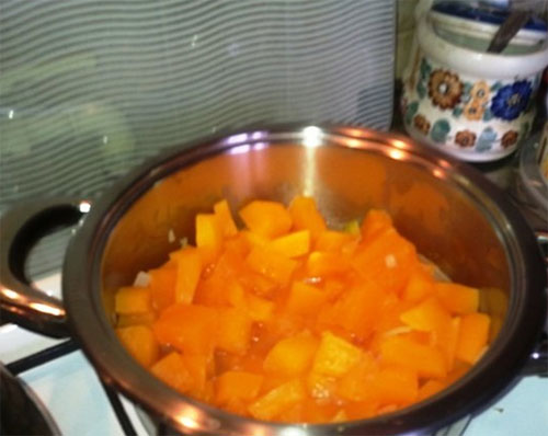 مقطعة إلى مربعات صغيرة