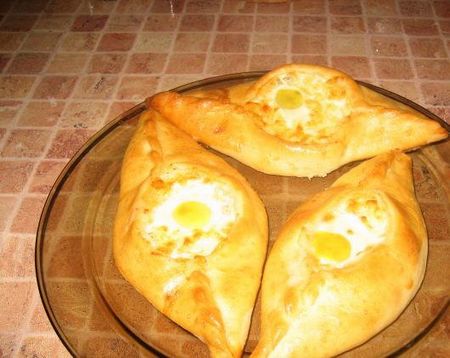 يمكنك جعل خاشابوري على الكفير أو كريم الحامض. كما حشو استخدام البيض أو اللحوم. في نفس الوقت، وكلما تغادر من وصفة الكلاسيكية، وأكثر صعوبة سيكون دعوة الخاص بك تحفة الطهي خاشابوري الحقيقي. 