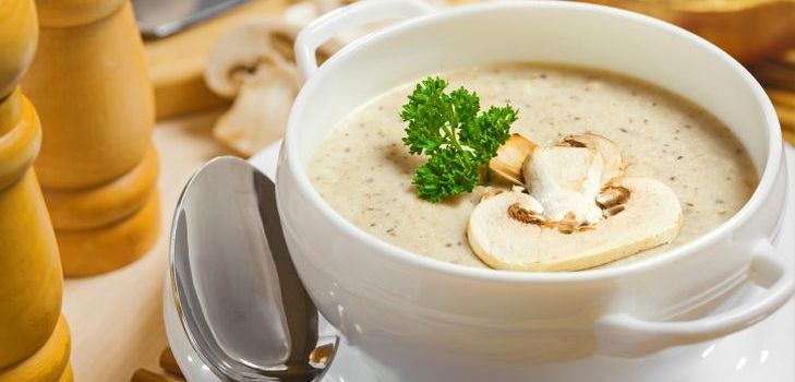 حساء الفطر هو طبق ممتاز لجدول عارضة حساء الفطر هو طبق ممتاز لجدول عارضة