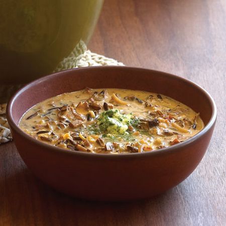 حساء الفطر هو طبق ممتاز لجدول عارضة حساء الفطر هو طبق ممتاز لجدول عارضة