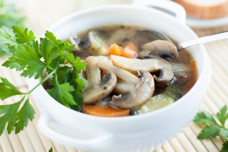 حساء الفطر هو طبق ممتاز لجدول عارضة حساء الفطر هو طبق ممتاز لجدول عارضة
