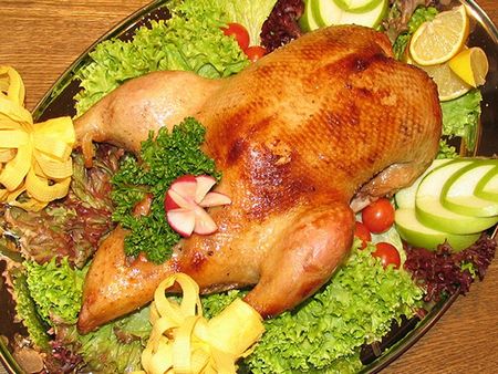 بطة في الفرن: كيف لذيذ لطهي الطعام؟