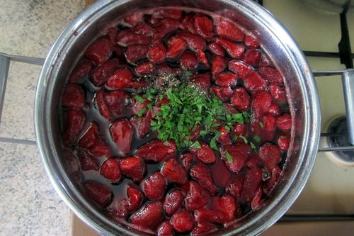 مربى الفراولة، ب، دار الضرب للنقود
